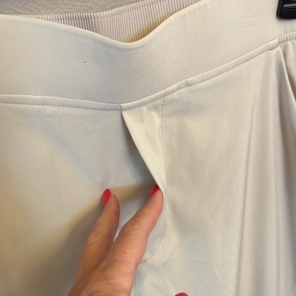 ATHLETA women’s BROOKLYN Ankle pant cream color lightweight slim leg / stretch 8 - Picture 6 of 15